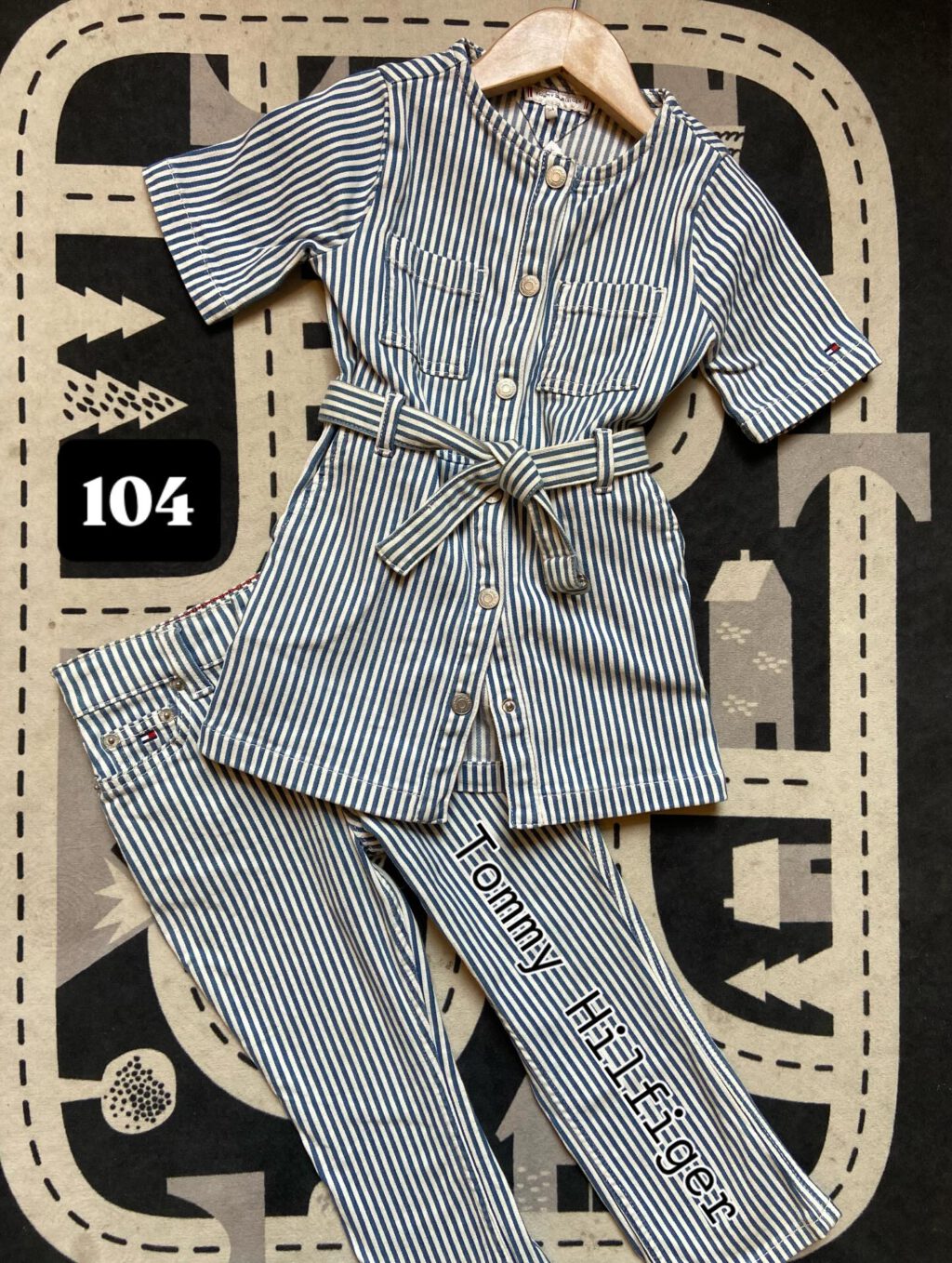 Instagram post from lariekoekzaandam. This post is in position 5.