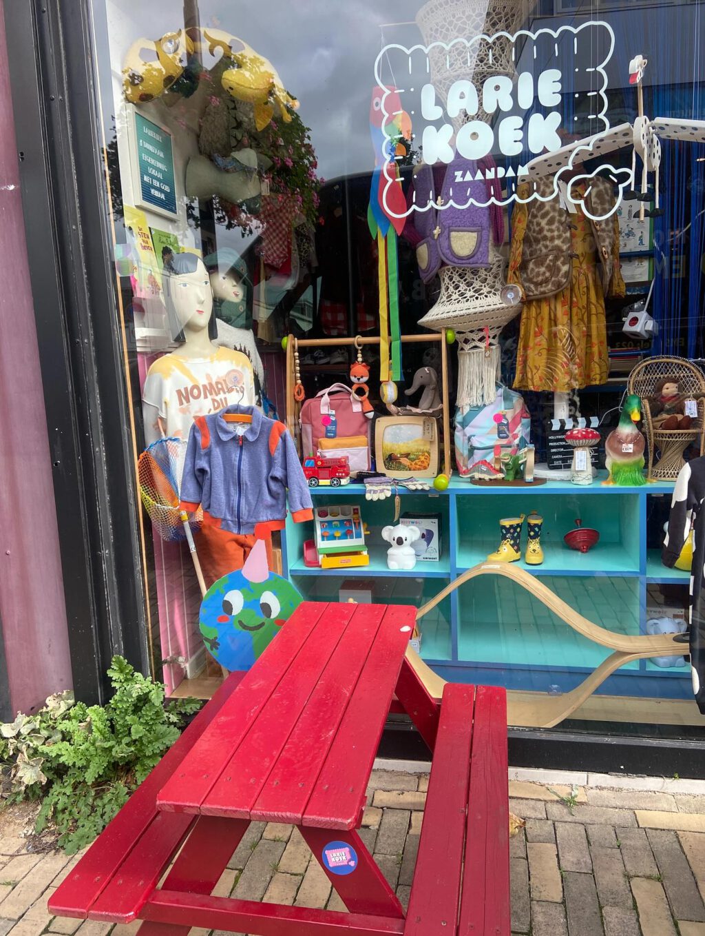 Instagram post from lariekoekzaandam. This post is in position 1.