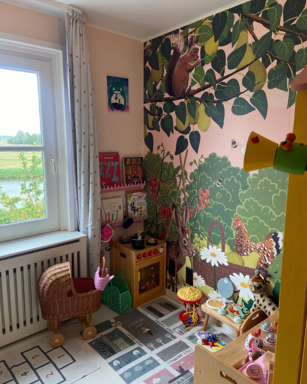 Instagram post from lariekoekzaandam. This post is in position 1.
