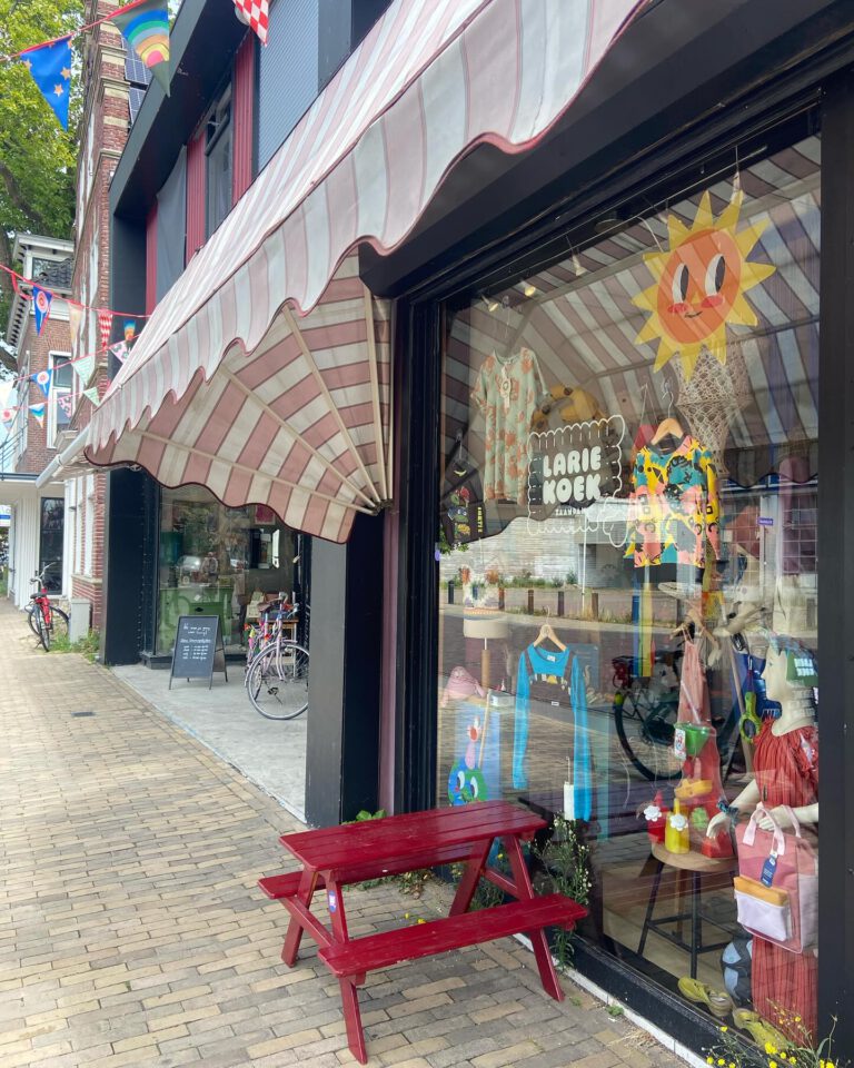 Instagram post from lariekoekzaandam. This post is in position 5.