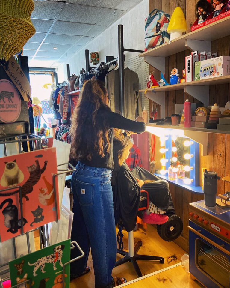Instagram post from lariekoekzaandam. This post is in position 7.