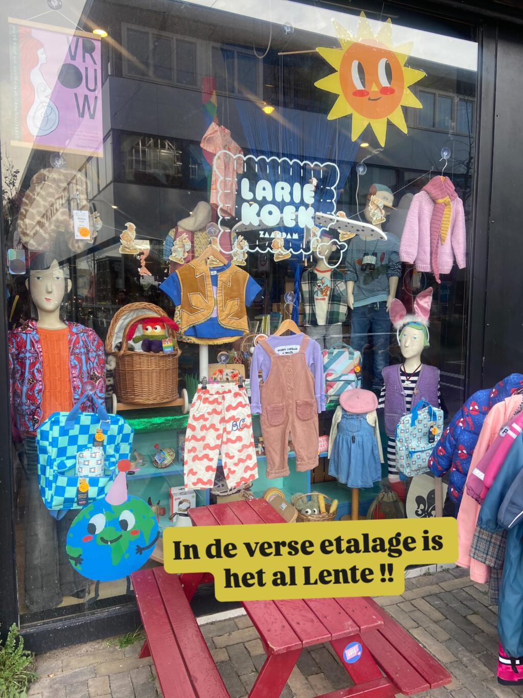 Instagram post from lariekoekzaandam. This post is in position 0.