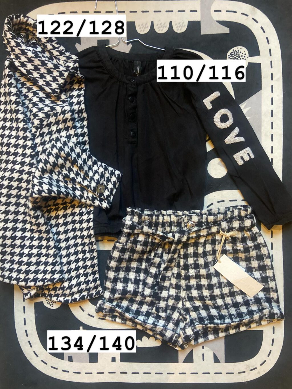 Instagram post from lariekoekzaandam. This post is in position 2.