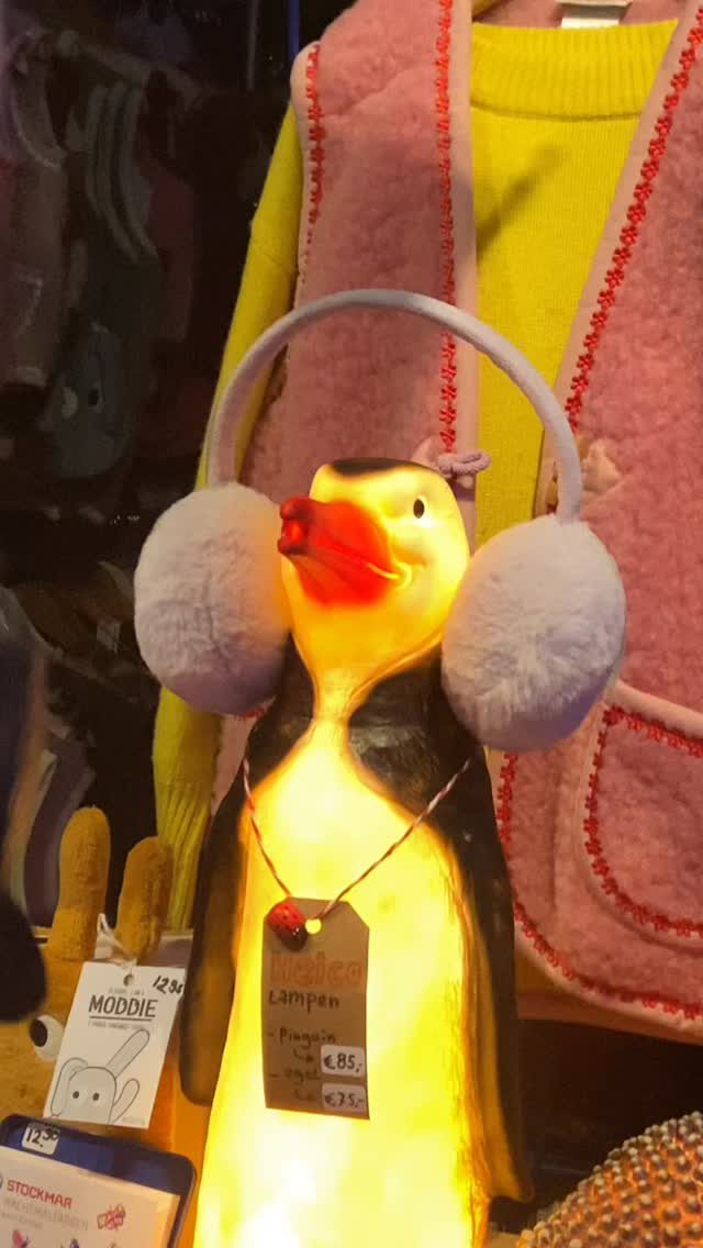 Instagram post from lariekoekzaandam. This post is in position 1.